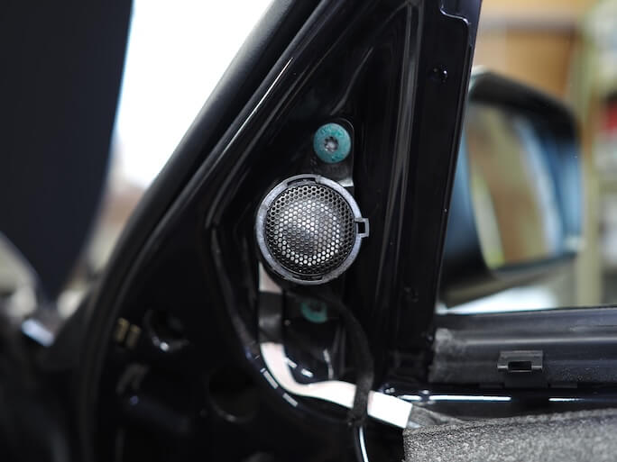 BMW3シリーズのミラー裏にツィーター