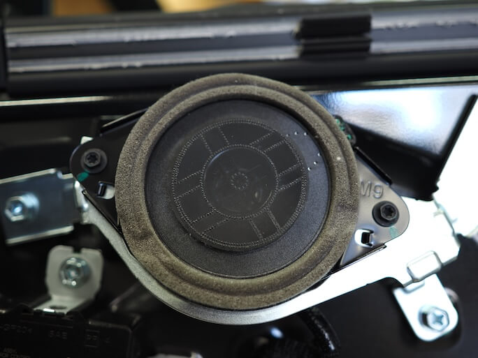 レクサスRX450h+のフロントドア上部のスピーカー
