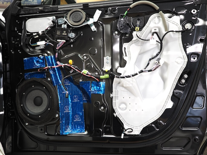 レクサスRX450h+のフロントドアにブラックスのスピーカーを取り付け