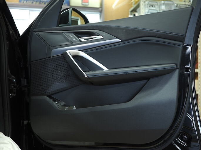 BMWX2のフロントドア内張