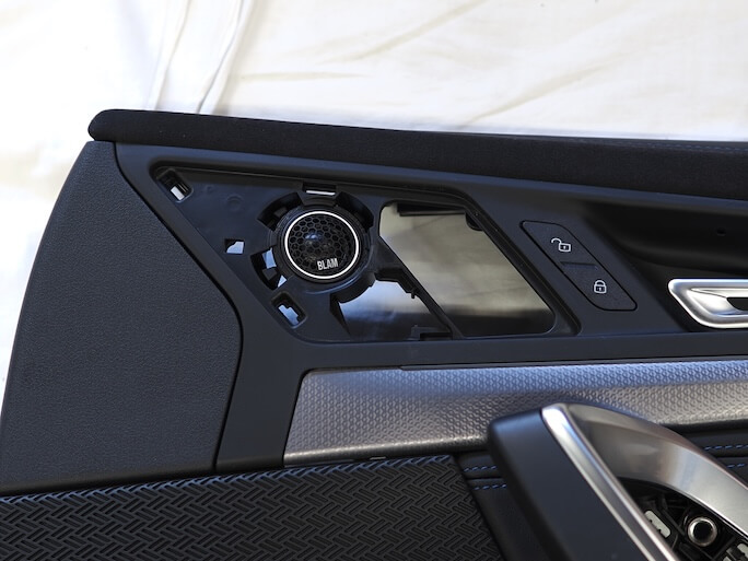 BMWX2のフロントドアにブラムのツィーターを取り付け