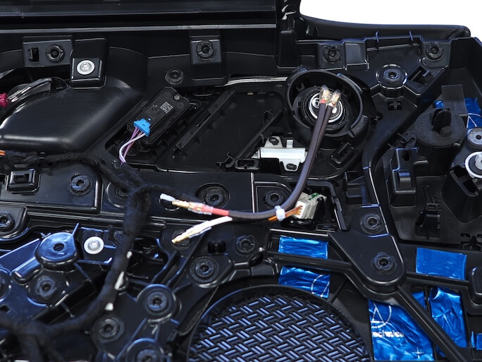 BMWX2のフロントドアにブラムのツィーターを取り付け