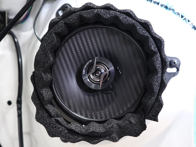 トヨタエスティマのフロントドアスピーカー