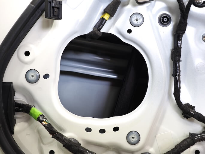 マツダロードスターのドアスピーカーを取り外し