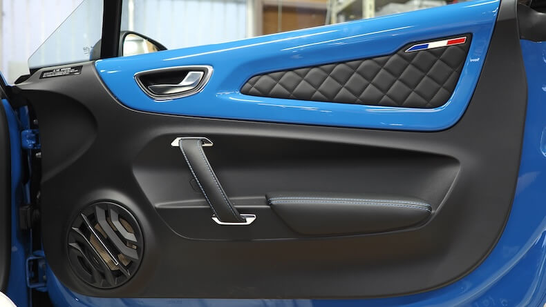 アルピーヌA110のフロントドア内張