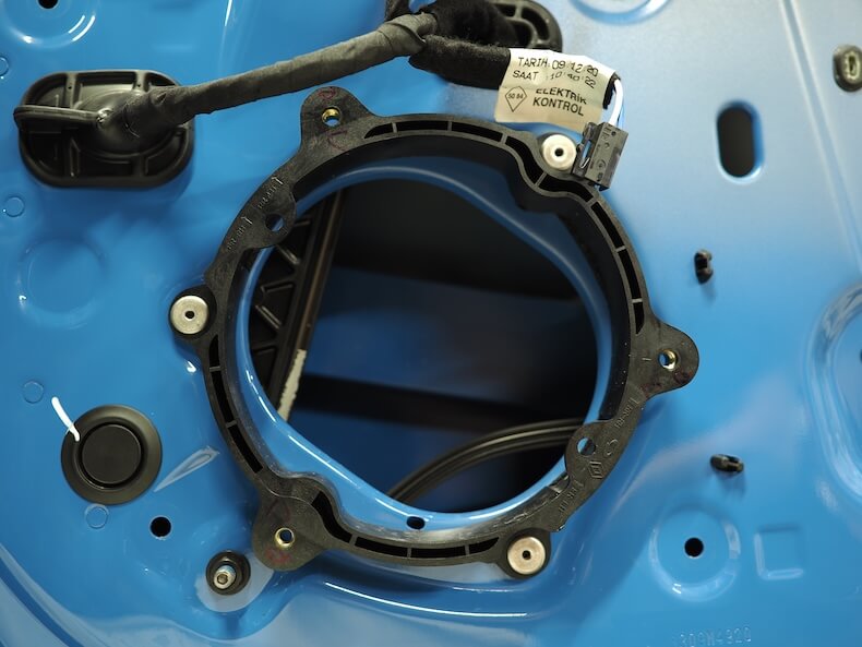 SA030087アルピーヌA110のフロントドアスピーカーを取り外し