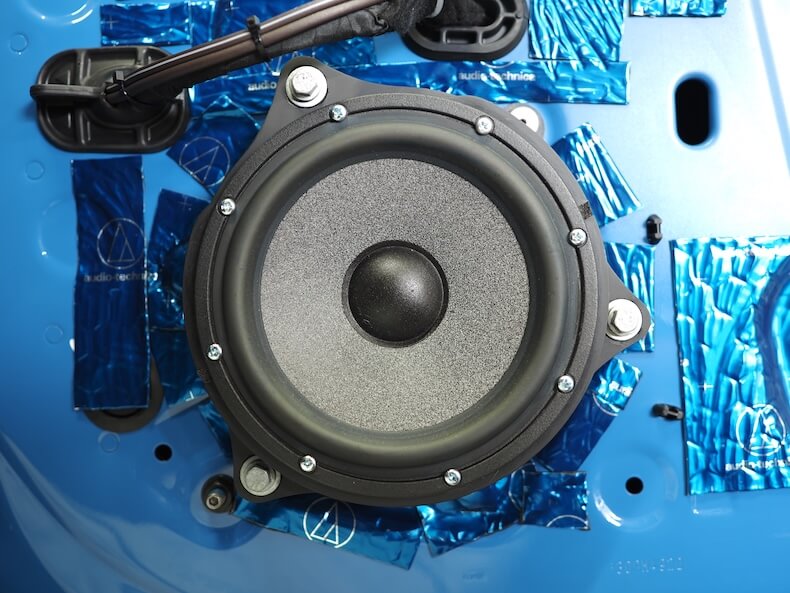 SA030087アルピーヌA110のフロントドアにブラックスのスピーカーを取り付け