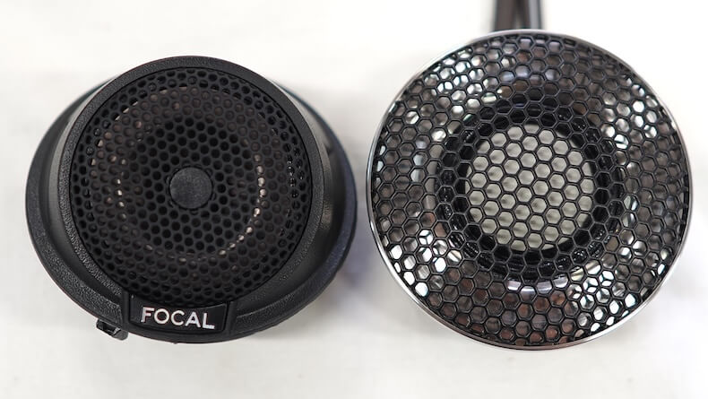 SA030087アルピーヌA110のダッシュボード上のツィーターとブラックスのツィーター