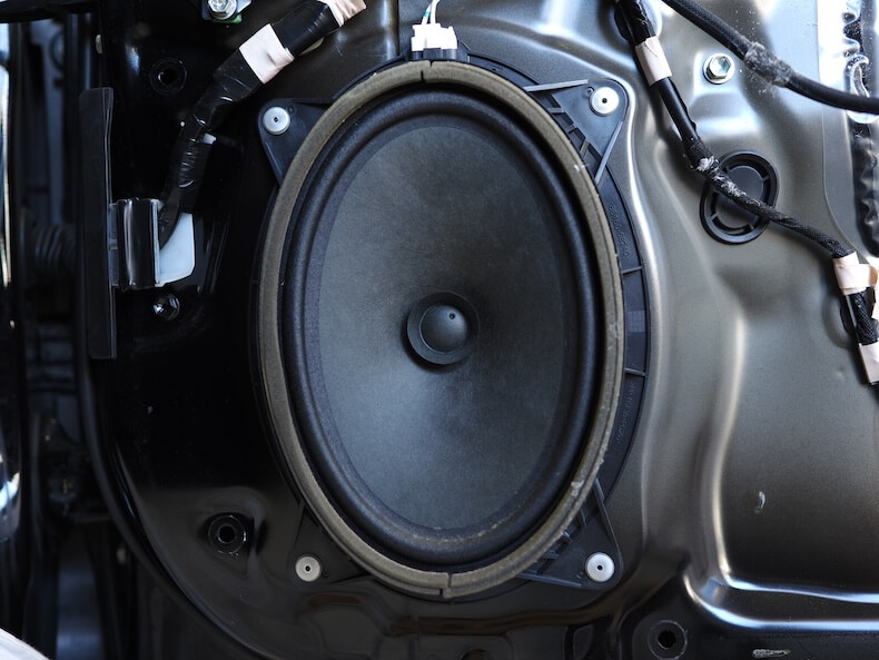 トヨタプリウスのフロントドアスピーカー