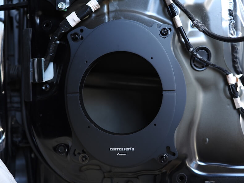 トヨタプリウスのフロントドアにインナーバッフルを取り付け