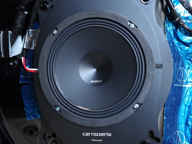 トヨタプリウスのフロントドアにオーディソンのスピーカーを取り付け