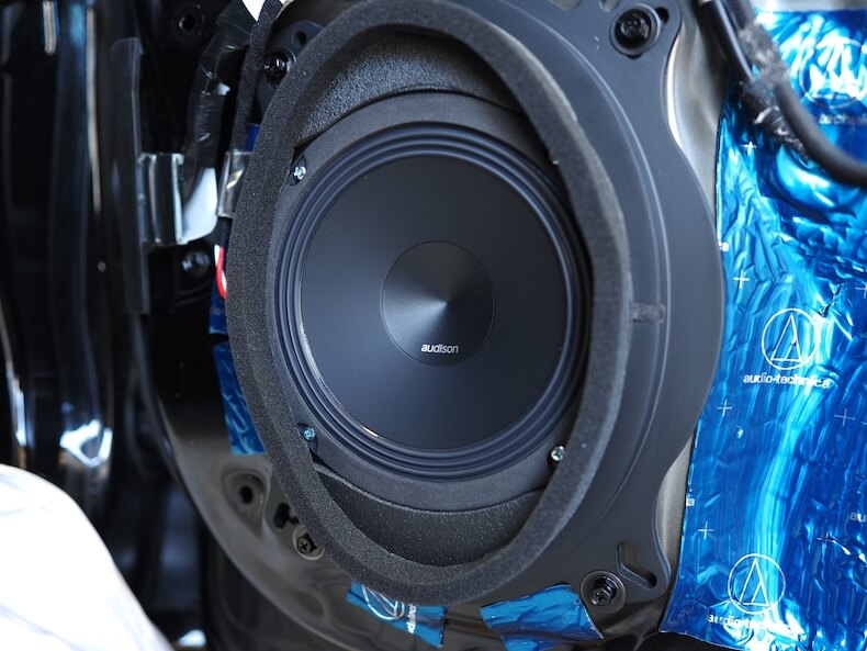 トヨタプリウスのフロントドアにオーディソンのスピーカーを取り付け