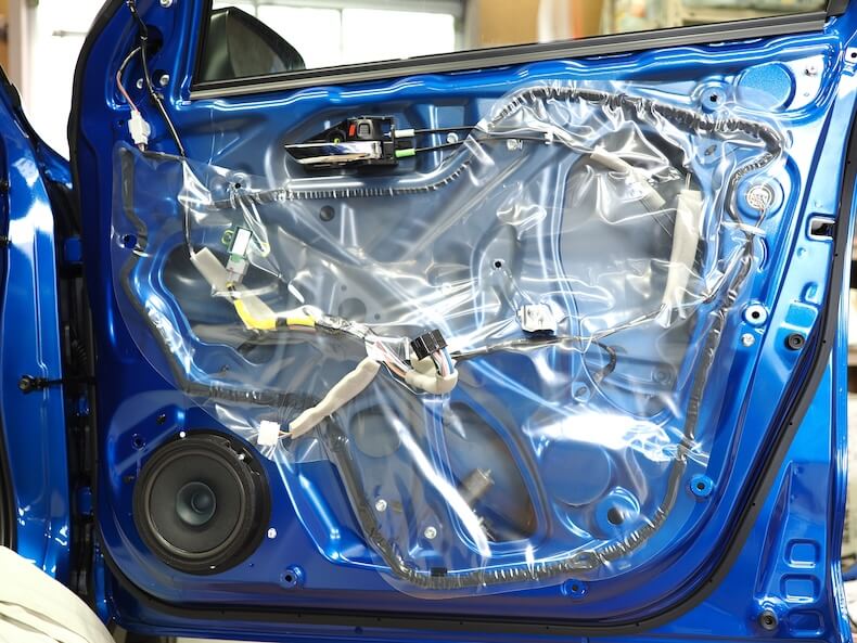 スズキスイフトスポーツのフロントドア内部