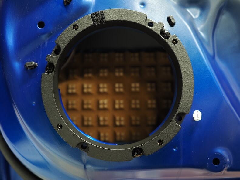 スズキスイフトスポーツのフロントドアにカロッツェリアの鉄製インナーバッフルを取り付け