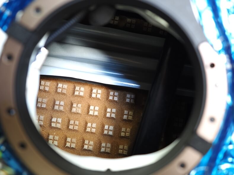 マツダロードスターのドアスピーカー裏を制振