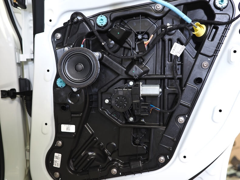 BMWX2のリアドア内部