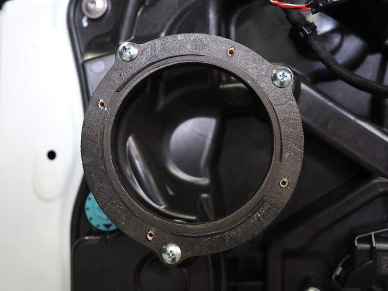 BMWX2のリアドアにインナーバッフルを取り付け