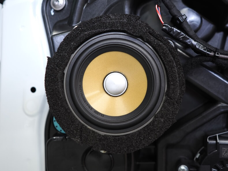 BMWX2のリアドアにフォーカルのスピーカーを取り付け