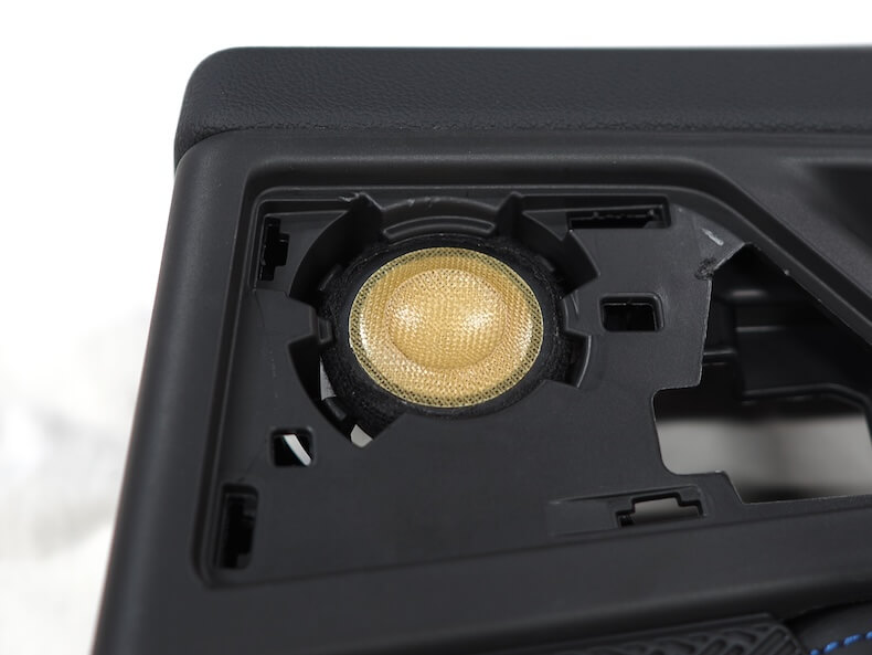 BMWX2のリアドアにフォーカルのツィーターを取り付け