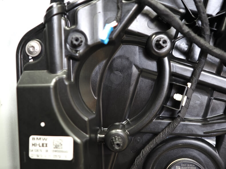 BMWX2フロントドアスピーカーを取り外し