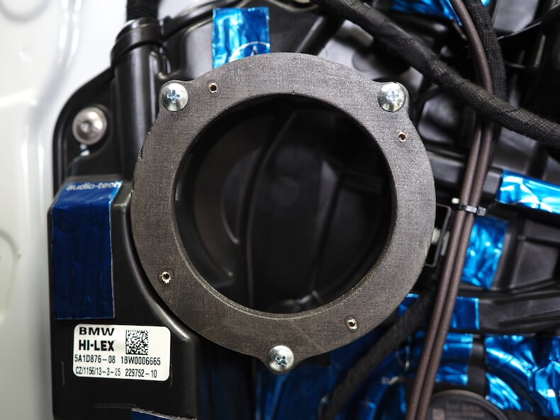 BMWX2フロントドアにインナーバッフルを取り付け