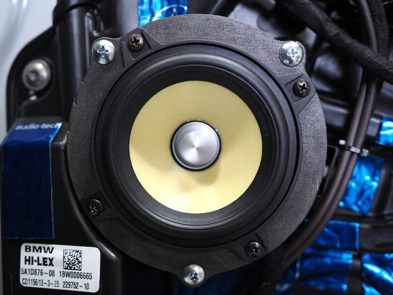BMWX2フロントドアにフォーカルのスピーカーを取り付け