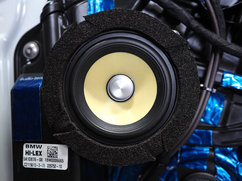 BMWX2フロントドアにフォーカルのスピーカーを取り付け