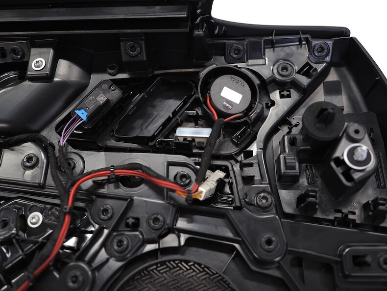 BMWX2フロントドアにフォーカルのツィーターを取り付け