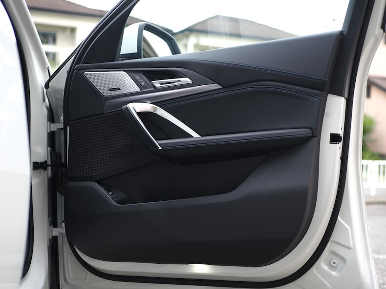 BMWX2フロントドアにフォーカルのスピーカーを取り付け