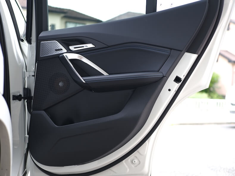 BMWX2のリアドアにフォーカルのスピーカーを取り付け