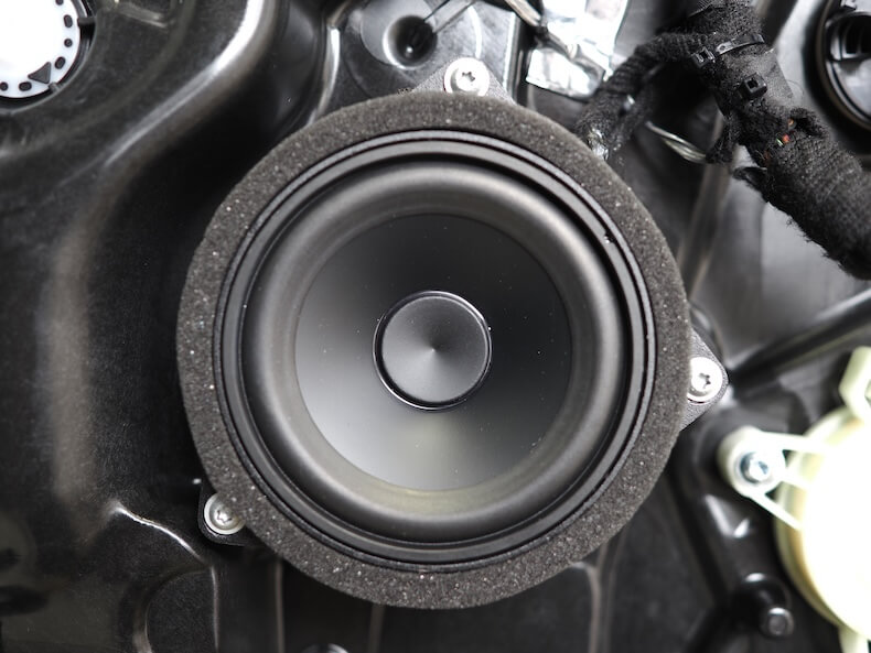 BMWM3のフロントドアにオーディソンのスピーカーを取り付け