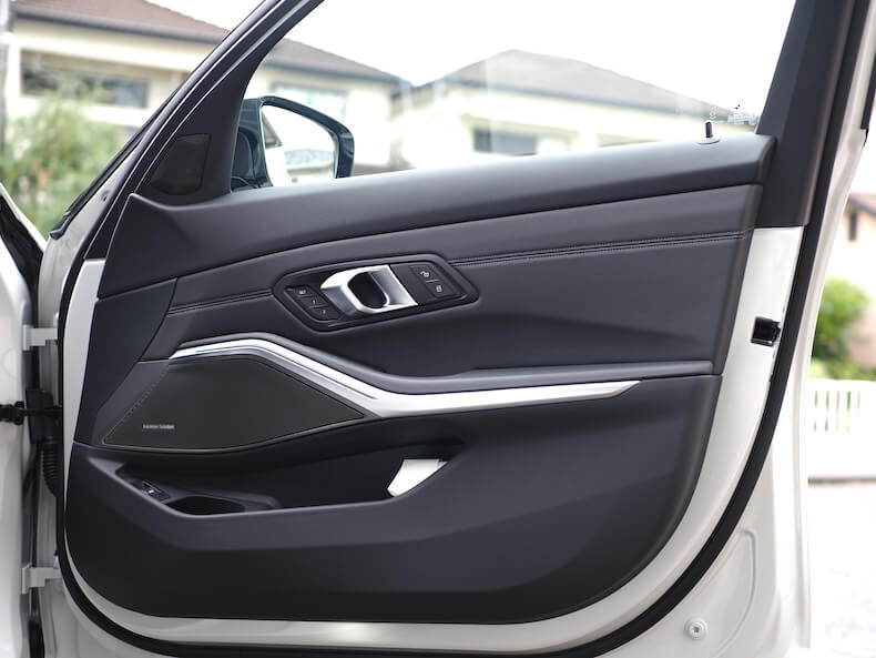 BMWM3のフロントドアにオーディソンのスピーカーを取り付け