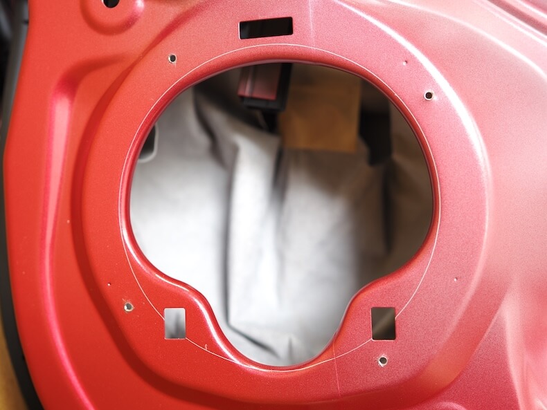 ホンダフィットのフロントドアスピーカーを取り外し