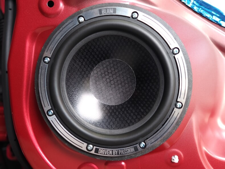 ホンダフィットのフロントドアにブラムのスピーカーを取り付け