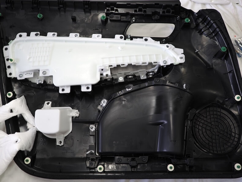 ホンダフィットのフロントドア内張を制振