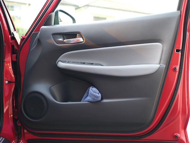 ホンダフィットのフロントドアにブラムのスピーカーを取り付け