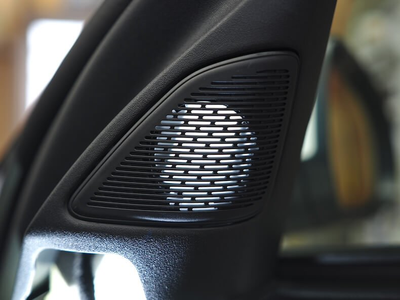 メルセデスベンツCクラスW206のフロントドア内部