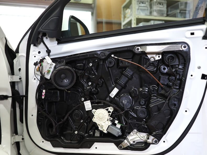 メルセデスベンツCクラスW206のフロントドア内部