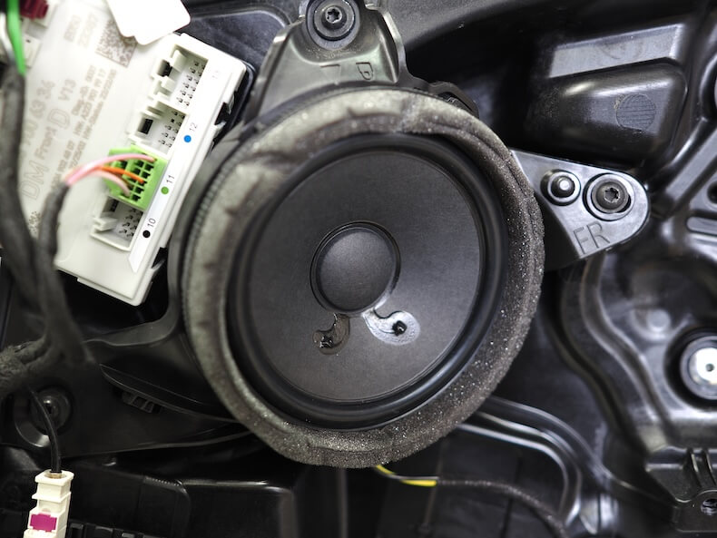 メルセデスベンツCクラスW206のフロントドアスピーカー