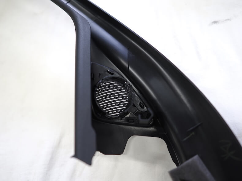 メルセデスベンツCクラスW206のフロントドアサイドミラー裏パネル