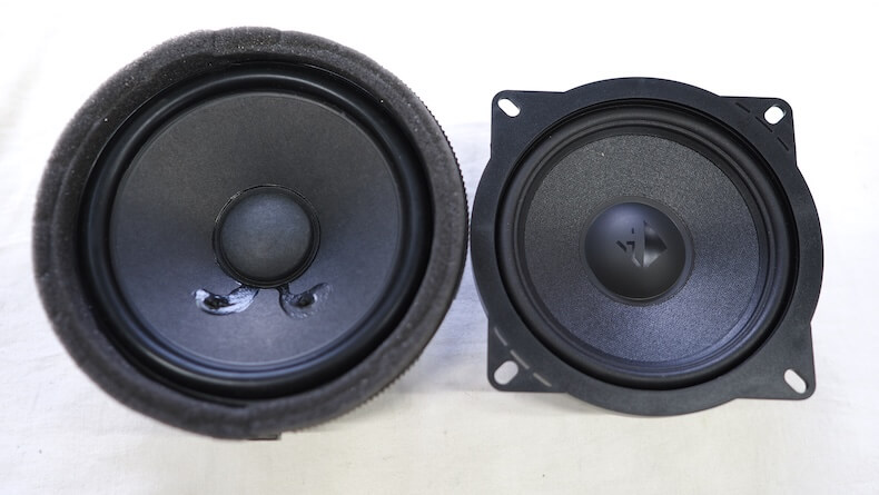 メルセデスベンツCクラスW206の純正スピーカーとヘリックスのスピーカー