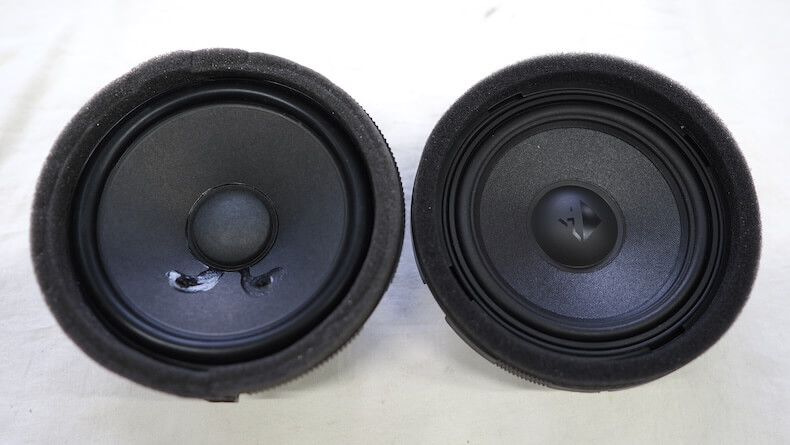 メルセデスベンツCクラスW206の純正スピーカーとヘリックスのスピーカー