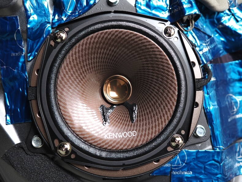 日産オーラのフロントドアにケンウッドのスピーカーを取り付け