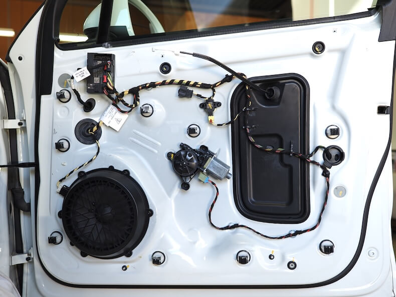 ポルシェマカンのフロントドア内部