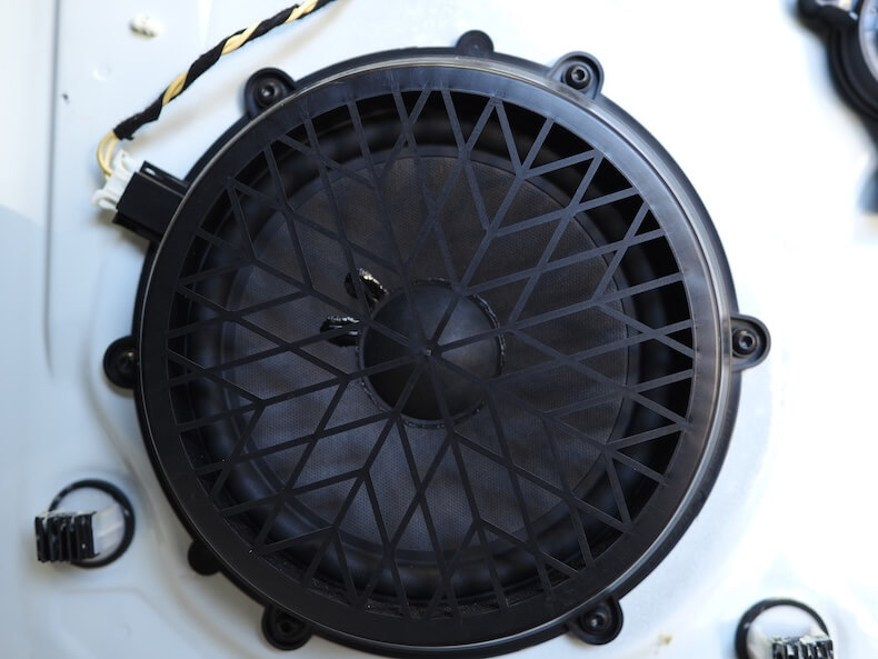 ポルシェマカンのフロントドアスピーカー