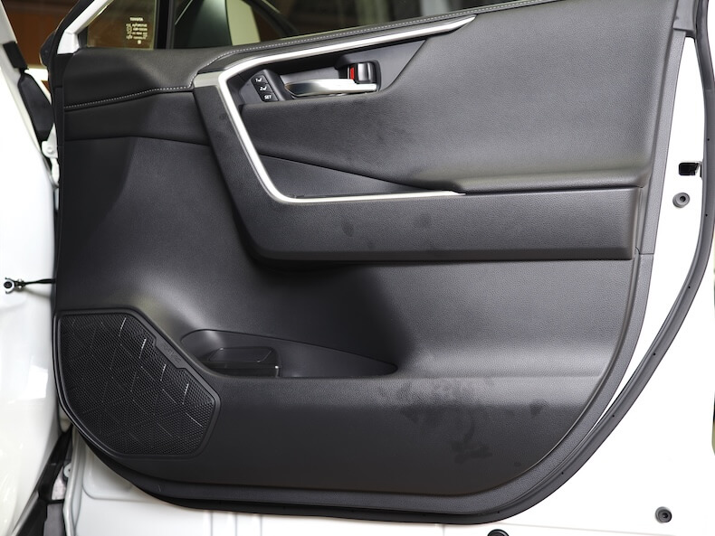 トヨタRAV4のフロントドア内張