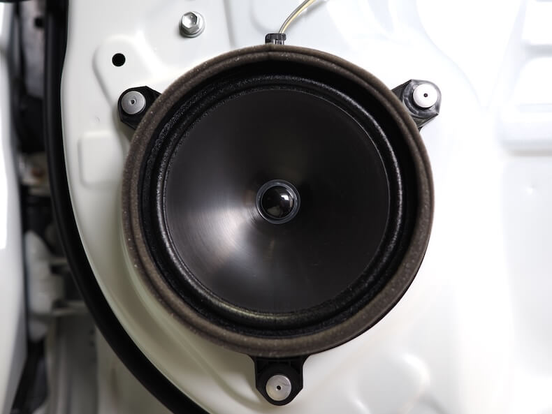 トヨタRAV4のフロントドアスピーカー