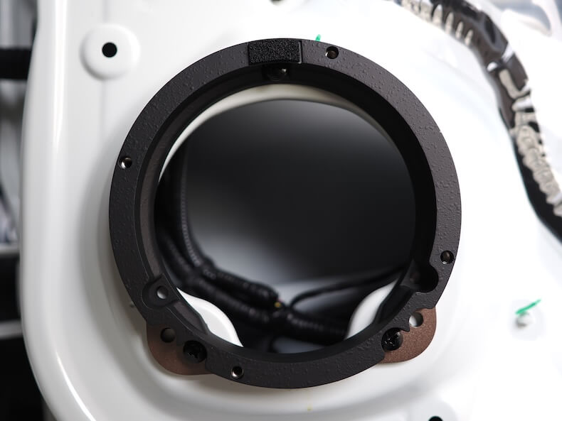 ホンダWR-Vのフロントドアに金属製インナーバッフルを取り付け