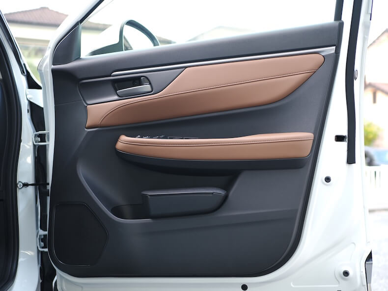 ホンダWR-Vのフロントドアにカロッツェリアのスピーカーを取り付け