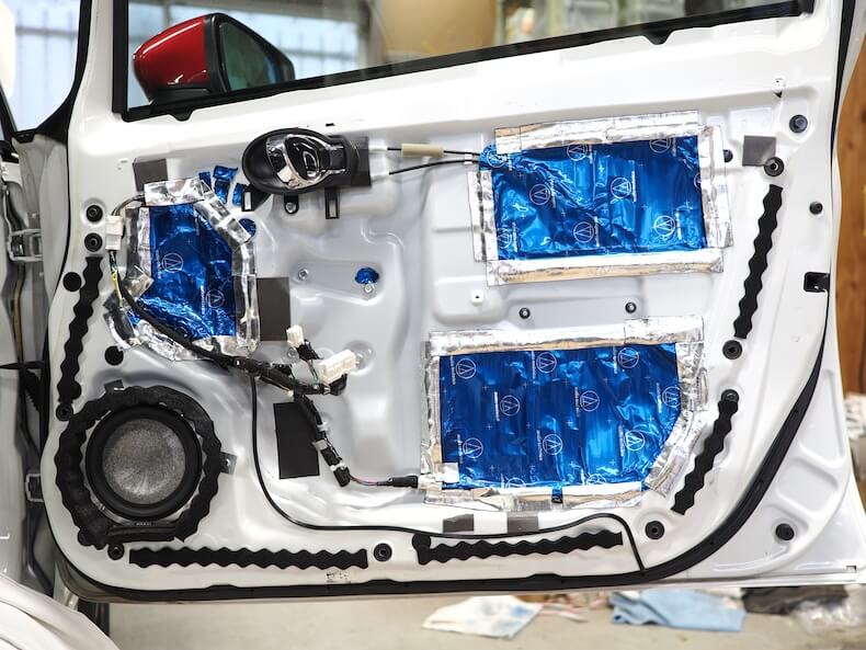 日産ノートのフロントドア内部